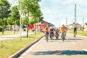 Fahrradausfahrt2017(WallyPruss)_1280px © Wally Pruß Fahrradausfahrt auf der Osnabrücker Straße