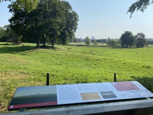 Informationstafel beim Aussichtspunkt Wiesen bei Greifswald (c) Jubiläumsbüro © Jubiläumsbüro Informationstafel beim Aussichtspunkt Wiesen bei Greifswald