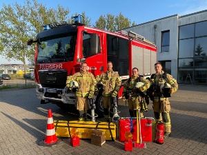 Kameradinnen und Kameraden der Feuerwehr Greifswald (c) Feuerwehr Greifswald (1) © Feuerwehr Greifswald Kameradinnen und Kameraden der Feuerwehr Greifswald