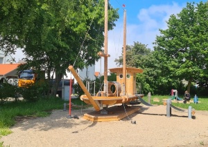 das neue Wackelschiff in Greifswald-Wieck, Foto Tiefbau- und Grünflächenamt © Tiefbau- und Grünflächenamt Gesamtaufnahmen des neuen Wackelschiffs in Greifswald-Wieck