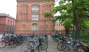 Räder an der alten Universitätsbibliothek, Foto Pressestelle © Pressestelle Bild
