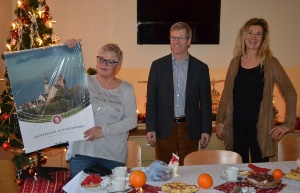 Spendenübergabe Obdachlosenhaus 12.12.2017, Foto Pressestelle (1) - Kopie © Pressestelle Oberbürgermeister Dr. Fassbinder übergibt Spende vom Stollenverkauf an Obdachlosenhaus