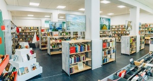 Stadtbibliothek_Greifswald_Mai17_(WallyPruss)-107 © Wally Pruß Stadtbibliothek von innen, Bücherregale