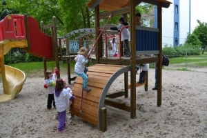 Übergabe Außenanlagen Kita Makarenko (31.5.2013) (24) © Pressestelle Spielplatz der Kita Makarenko