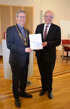 Übergabe Urkunde Reformationsstadt, Foto Pressestelle © Pressestelle Bild