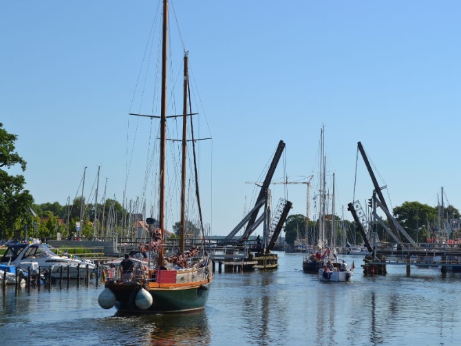 Die Wiecker Brücke wird mehrmals täglich per Hand geöffnet © Pressestelle Greifswald Die Wiecker Brücke wird mehrmals täglich per Hand geöffnet