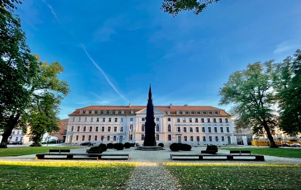 Universität